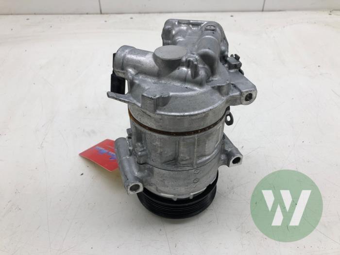 Usagé Pompe clim Opel Crossland (X) 1.2 Turbo 12V Prix € 51,45 Règlement à la marge proposé par Wessel Parts & Service B.V.