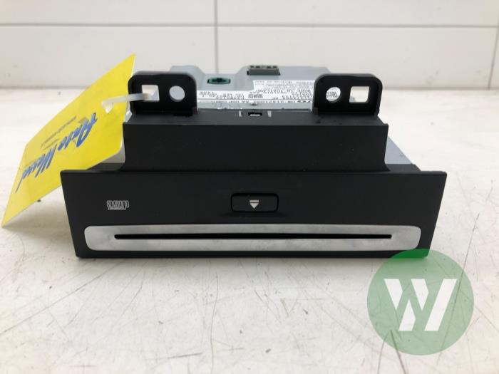Używane Odtwarzacz CD Volvo XC90 II 2.0 T6 16V AWD Cena € 145,95 Procedura marży oferowane przez Wessel Parts & Service B.V.