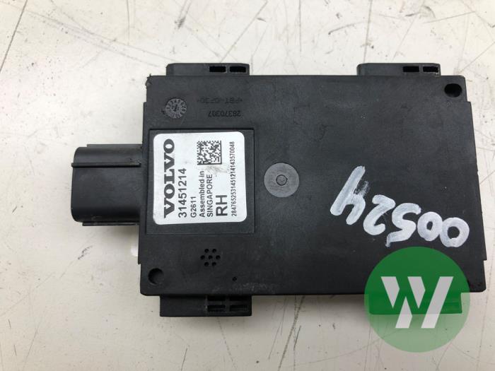 Begagnade Radarsensor Volvo XC90 II 2.0 T6 16V AWD Pris € 261,45 Marginaltabell erbjuds av Wessel Parts & Service B.V.