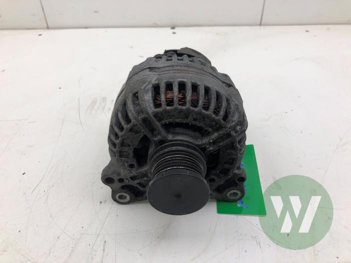 Usagé Dynamo Audi A4 (B8) 2.0 TDI 16V Prix € 40,95 Règlement à la marge proposé par Wessel Parts & Service B.V.