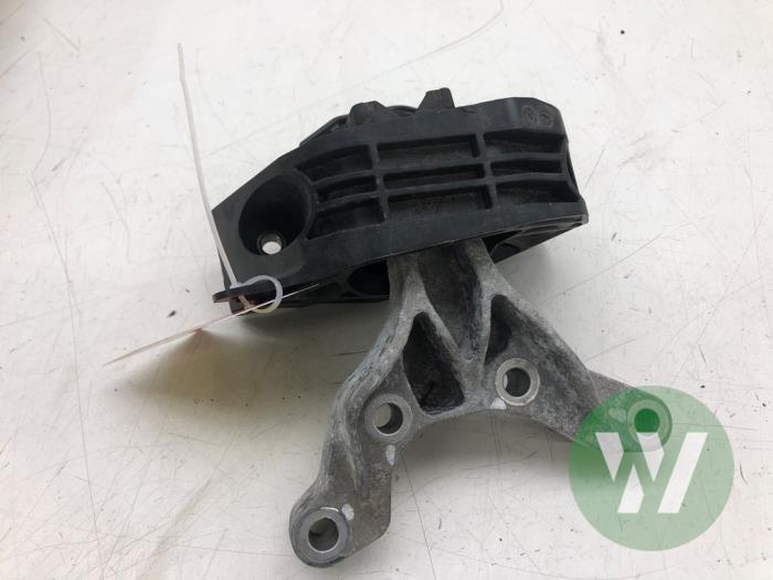 Usagé Support moteur Opel Mokka 1.2 Turbo 12V Prix € 40,95 Règlement à la marge proposé par Wessel Parts & Service B.V.
