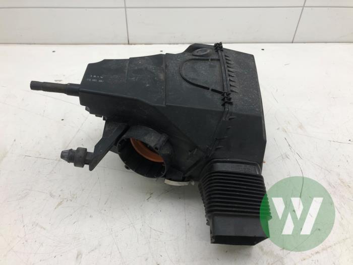 Begagnade Luftfilterhus Audi A6 Avant (C6) 2.0 TDI 16V Pris € 36,75 Marginaltabell erbjuds av Wessel Parts & Service B.V.