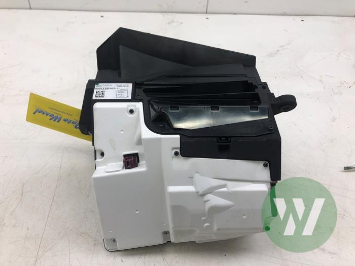 Gebrauchte Frontscheibenanzeige BMW 3 serie (G20) 320i 2.0 TwinPower Turbo 16V Preis € 838,95 Margenregelung angeboten von Wessel Parts & Service B.V.