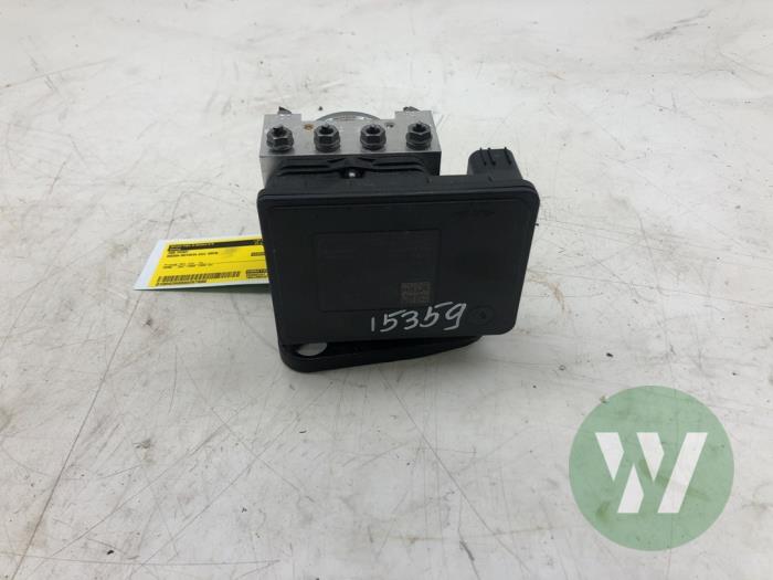Usagé Bloc ABS Skoda Octavia Combi (NXAC) 2.0 TDI GreenTec 16V Prix € 261,45 Règlement à la marge proposé par Wessel Parts & Service B.V.