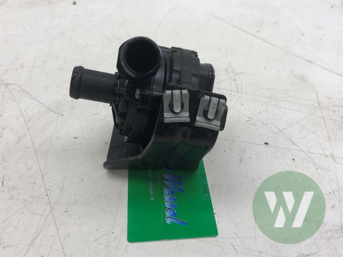 Usagé Pompe à eau Skoda Octavia Combi (NXAC) 2.0 TDI GreenTec 16V Prix € 40,95 Règlement à la marge proposé par Wessel Parts & Service B.V.