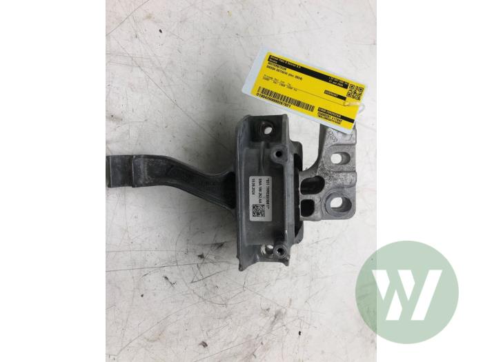 Usagé Support moteur Skoda Octavia Combi (NXAC) 2.0 TDI GreenTec 16V Prix € 61,95 Règlement à la marge proposé par Wessel Parts & Service B.V.