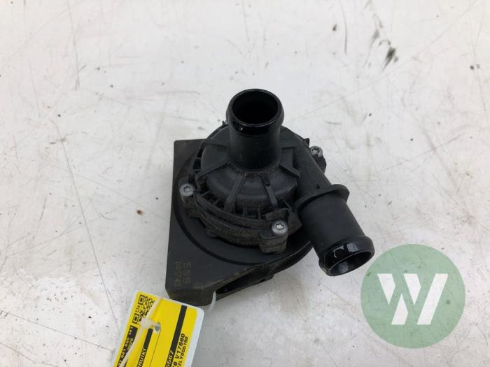 Usagé Pompe à eau Volkswagen T-Cross 1.0 TSI 115 12V Prix € 30,45 Règlement à la marge proposé par Wessel Parts & Service B.V.