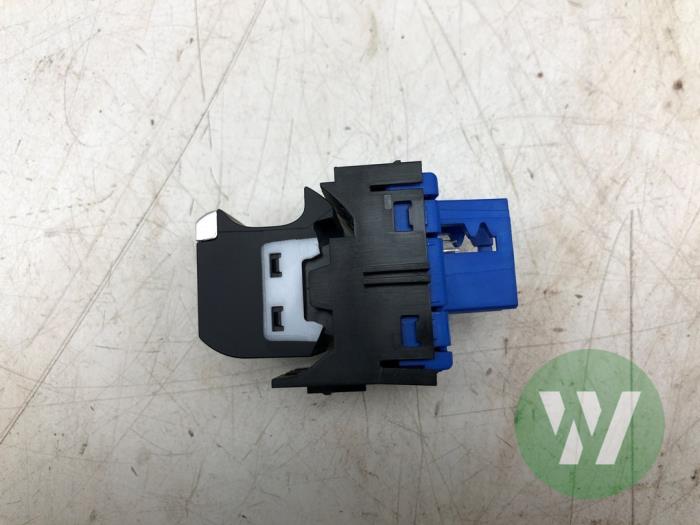 Gebrauchte Handbremse Schalter Opel Astra L (F3/FB/FM/FP) 1.2 Turbo 130 12V Preis € 30,45 Margenregelung angeboten von Wessel Parts & Service B.V.
