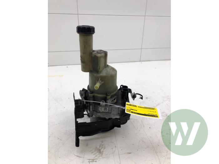 Used Power steering pump Opel Vivaro 2.0 Diesel 145 Price € 418,95 Margin scheme offered by Wessel Parts & Service B.V.