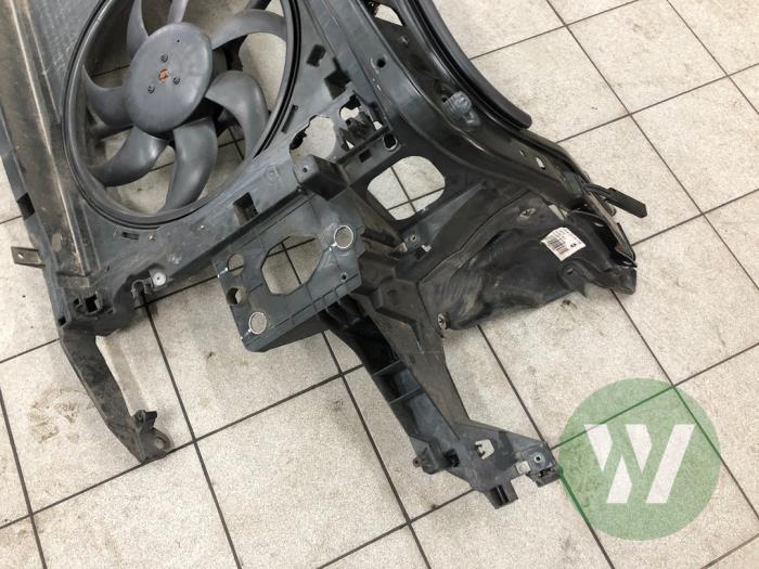 Front från en MINI Mini (R56) 1.6 16V Cooper 2013