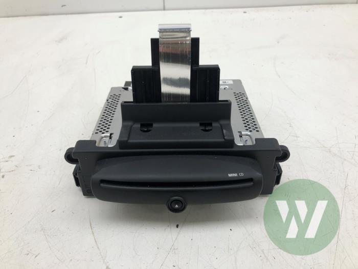 Używane Odtwarzacz CD Mini Mini (R56) 1.6 16V Cooper Cena € 93,45 Procedura marży oferowane przez Wessel Parts & Service B.V.
