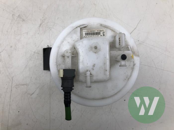 Usagé Pompe d'injection Opel Corsa F (UB/UH/UP) 1.2 12V 75 Prix € 51,45 Règlement à la marge proposé par Wessel Parts & Service B.V.
