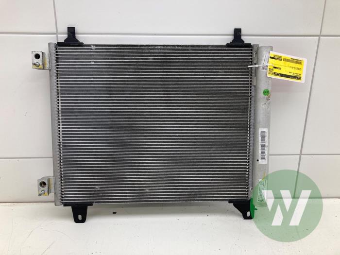 Usagé Radiateur clim Opel Corsa F (UB/UH/UP) 1.2 12V 75 Prix € 156,45 Règlement à la marge proposé par Wessel Parts & Service B.V.
