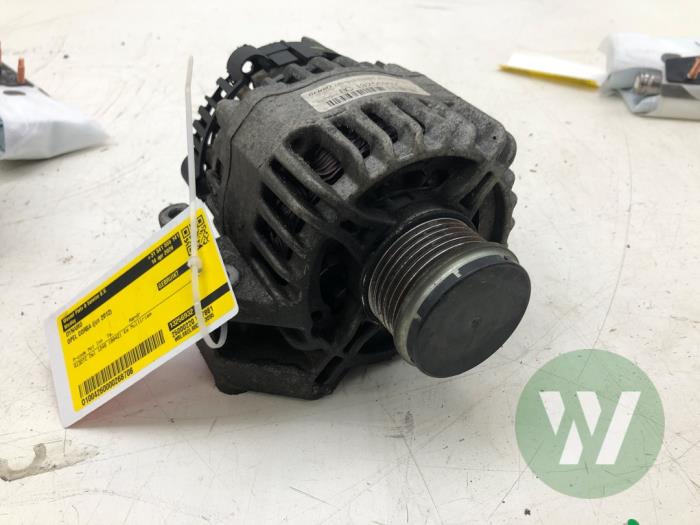 Usagé Dynamo Opel Corsa Prix € 36,75 Règlement à la marge proposé par Wessel Parts & Service B.V.