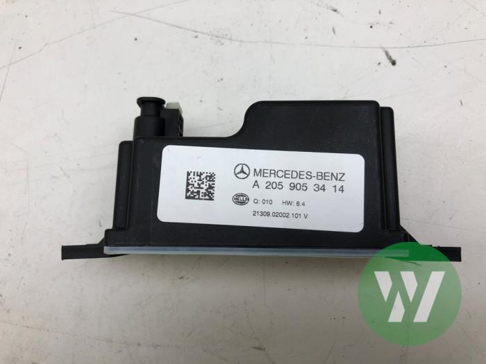 Używane Przetwornica Mercedes GLE (V167) 53 AMG 3.0 EQ Boost 24V 4-Matic+ Cena € 51,45 Procedura marży oferowane przez Wessel Parts & Service B.V.