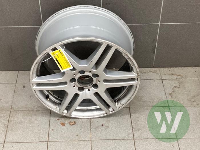 Używane Obrecz Mercedes E Estate (S212) E-220 CDI 16V BlueEfficiency, BlueTEC Cena € 156,45 Procedura marży oferowane przez Wessel Parts & Service B.V.