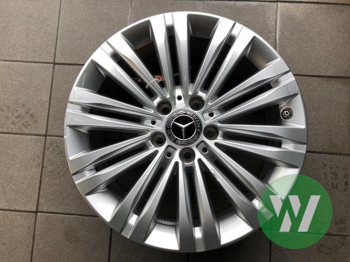 Używane Obrecz Mercedes C Estate (S206) C-200d 2.0 Turbo 16V Cena € 208,95 Procedura marży oferowane przez Wessel Parts & Service B.V.