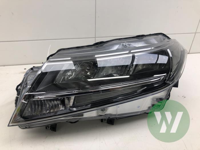 Używane Reflektor lewy Suzuki Vitara (LY/MY) 1.4 Booster Jet Turbo 16V SHVS AllGrip Cena € 471,45 Procedura marży oferowane przez Wessel Parts & Service B.V.