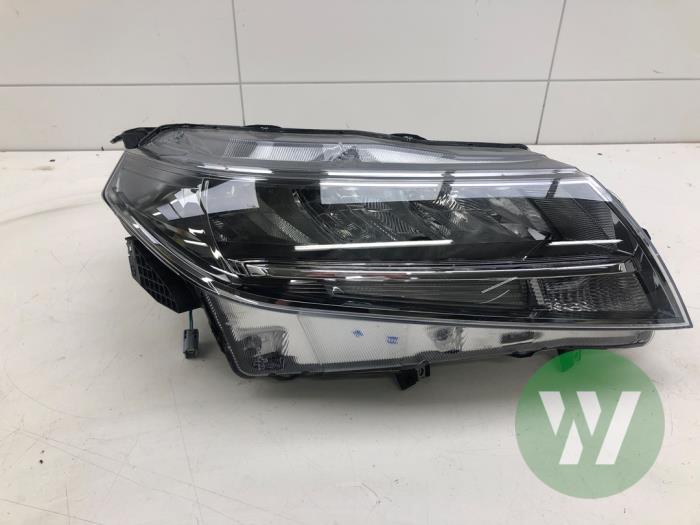 Używane Reflektor prawy Suzuki Vitara (LY/MY) 1.4 Booster Jet Turbo 16V SHVS AllGrip Cena € 471,45 Procedura marży oferowane przez Wessel Parts & Service B.V.