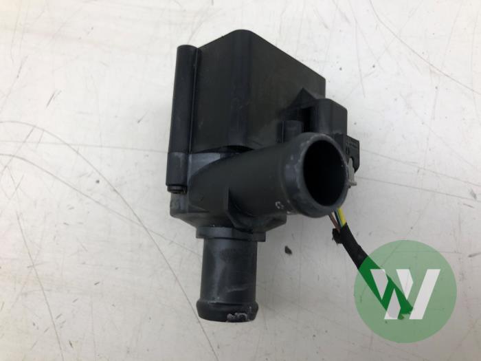 Usagé Pompe à eau Audi A4 Avant (B9) 2.0 40 TFSI Mild hybrid 16V Prix € 40,95 Règlement à la marge proposé par Wessel Parts & Service B.V.