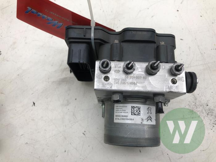 Begagnade ABS-pump Opel Astra L (F3/FB/FM/FP) 1.2 Turbo 130 12V Pris € 156,45 Marginaltabell erbjuds av Wessel Parts & Service B.V.