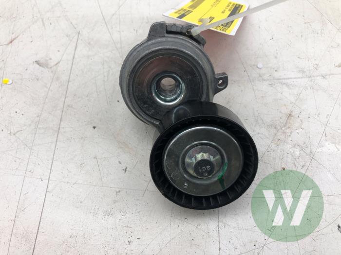 Usados Rodillo tensor correa múltiple Opel Astra L (F3/FB/FM/FP) 1.2 Turbo 130 12V Precio € 30,45 Norma de margen ofrecido por Wessel Parts & Service B.V.