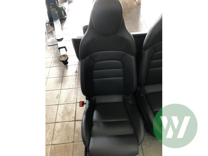 Używane Fotel lewy Porsche Taycan (Y1A) 4S Performance Cena € 1.048,95 Procedura marży oferowane przez Wessel Parts & Service B.V.