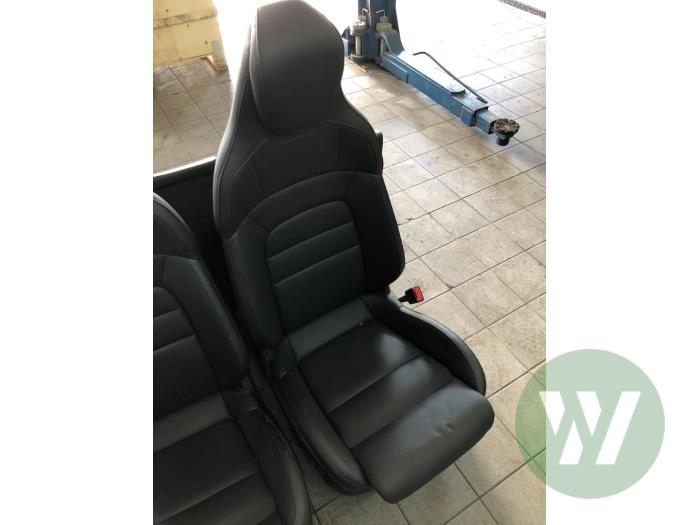 Używane Fotel prawy Porsche Taycan (Y1A) 4S Performance Cena € 1.048,95 Procedura marży oferowane przez Wessel Parts & Service B.V.