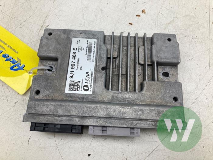 Używane Modul gateway Porsche Taycan (Y1A) 4S Performance Cena € 208,95 Procedura marży oferowane przez Wessel Parts & Service B.V.