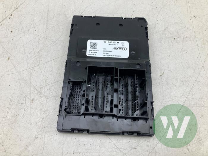 Gebrauchte Steuergerät Body Control Porsche Taycan (Y1A) 4S Performance Preis € 183,75 Margenregelung angeboten von Wessel Parts & Service B.V.