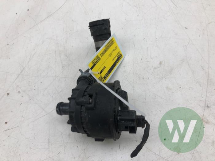 Begagnade Vattenpump Porsche Taycan (Y1A) 4S Performance Pris € 156,45 Marginaltabell erbjuds av Wessel Parts & Service B.V.
