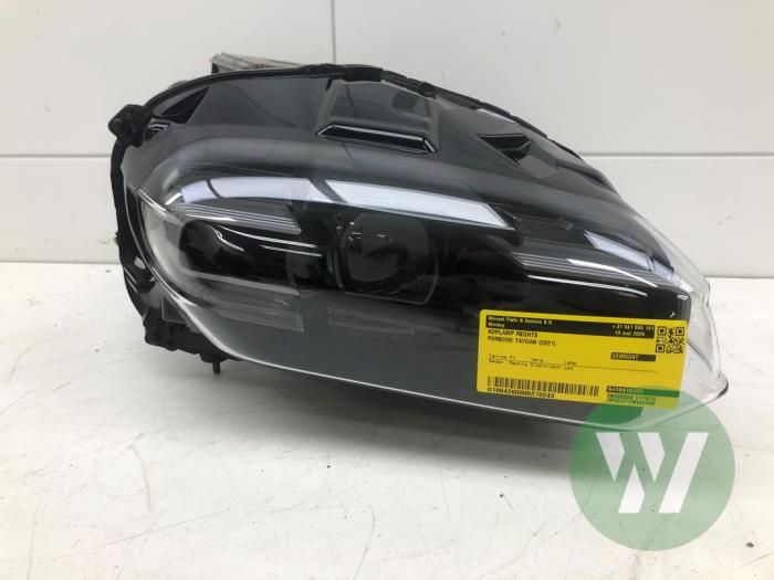 Używane Reflektor prawy Porsche Taycan (Y1A) 4S Performance Cena € 1.573,95 Procedura marży oferowane przez Wessel Parts & Service B.V.