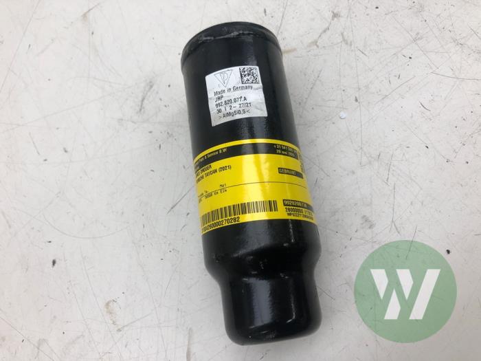 Usagé Déshydrateur clim Porsche Taycan (Y1A) 4S Performance Prix € 51,45 Règlement à la marge proposé par Wessel Parts & Service B.V.