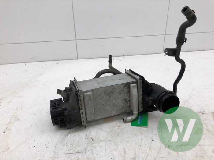 Usados Intercooler Volkswagen Golf Sportsvan (AUVS) 1.5 TSI Evo BlueMotion 16V Precio € 51,45 Norma de margen ofrecido por Wessel Parts & Service B.V.