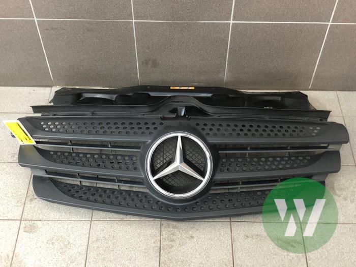 Begagnade Grill Mercedes Vito Pris € 156,45 Marginaltabell erbjuds av Wessel Parts & Service B.V.