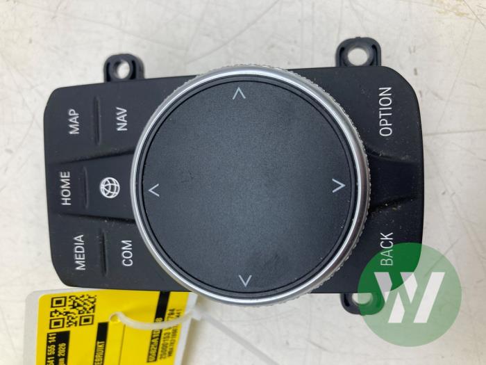 Używane Przycisk I-Drive BMW 1 serie (F40) 118i 1.5 TwinPower 12V Cena € 131,25 Procedura marży oferowane przez Wessel Parts & Service B.V.