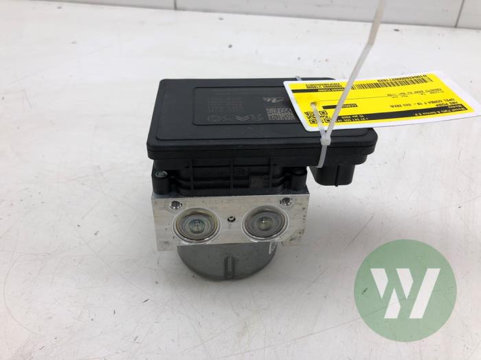 Usagé Bloc ABS Opel Corsa F (UB/UH/UP) 1.2 Turbo 12V 100 Prix € 156,45 Règlement à la marge proposé par Wessel Parts & Service B.V.