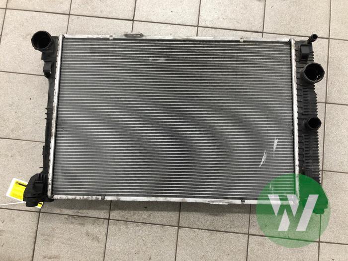 Used Radiator Mercedes E (W212) E-200 CDI 16V BlueEfficiency,BlueTEC Price € 72,45 Margin scheme offered by Wessel Parts & Service B.V.