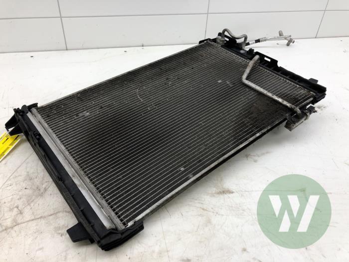 Usagé Radiateur clim Mercedes E (W212) E-200 CDI 16V BlueEfficiency,BlueTEC Prix € 82,95 Règlement à la marge proposé par Wessel Parts & Service B.V.