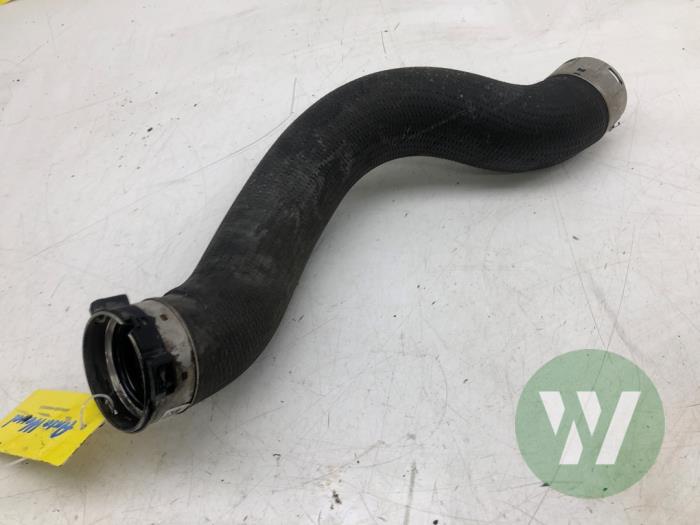 Usagé Tuyau intercooler BMW 5 serie Touring (G31) 520d xDrive 2.0 TwinPower Turbo 16V Prix € 61,95 Règlement à la marge proposé par Wessel Parts & Service B.V.