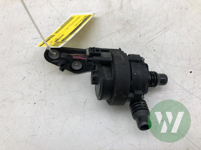 Begagnade Vattenpump BMW 5 serie Touring (G31) 520d xDrive 2.0 TwinPower Turbo 16V Pris € 36,75 Marginaltabell erbjuds av Wessel Parts & Service B.V.