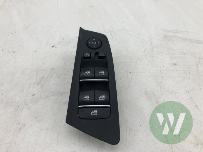 Usados Interruptor de ventanilla eléctrica BMW 5 serie Touring (G31) 520d xDrive 2.0 TwinPower Turbo 16V Precio € 51,45 Norma de margen ofrecido por Wessel Parts & Service B.V.