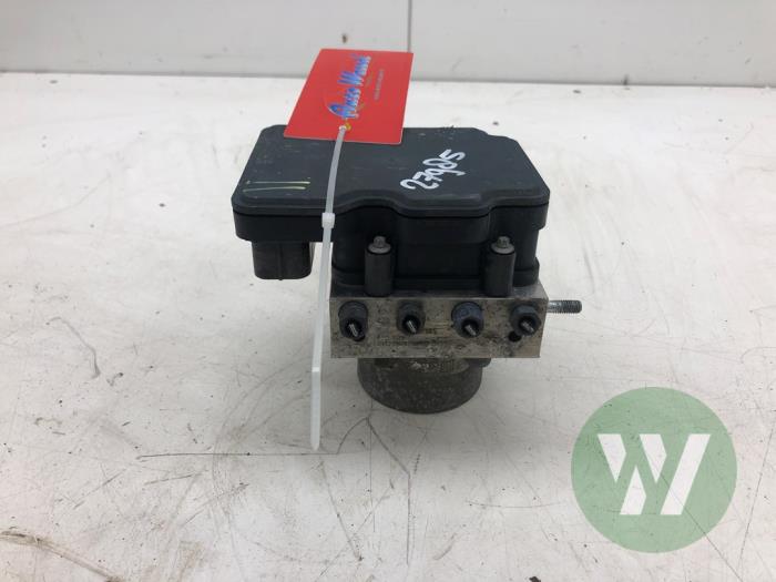 Begagnade ABS-pump Opel Crossland (X) 1.2 Turbo 12V Pris € 82,95 Marginaltabell erbjuds av Wessel Parts & Service B.V.