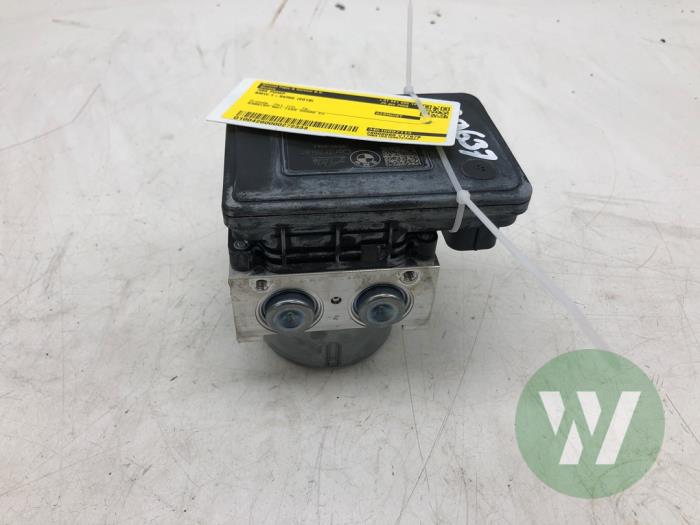Usagé Bloc ABS BMW 1 serie (F20) 118i 1.5 TwinPower 12V Prix € 93,45 Règlement à la marge proposé par Wessel Parts & Service B.V.