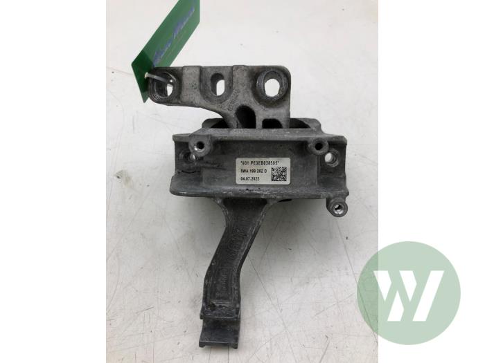 Engine mount from a Volkswagen Caddy Cargo V (SBA/SBH) 1.5 TGI 2023
