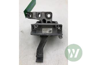 Engine mount from a Volkswagen Caddy Cargo V (SBA/SBH) 1.5 TGI 2023