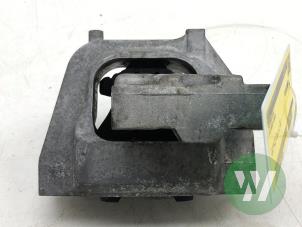 Engine mount from a Volkswagen Caddy Cargo V (SBA/SBH) 1.5 TGI 2023