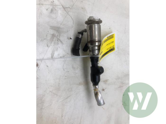 Używane Wtryskiwacz AdBlue BMW 5 serie Touring (G31) 520d xDrive 2.0 TwinPower Turbo 16V Cena € 72,45 Procedura marży oferowane przez Wessel Parts & Service B.V.