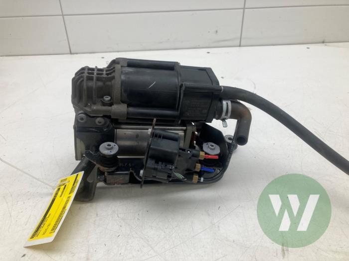 Begagnade Luftpump (fjädring) BMW 5 serie Touring (G31) 520d xDrive 2.0 TwinPower Turbo 16V Pris € 418,95 Marginaltabell erbjuds av Wessel Parts & Service B.V.