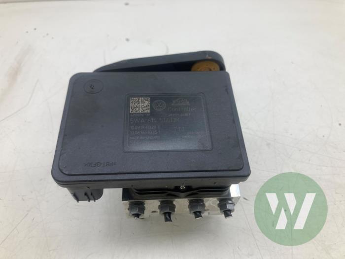 Begagnade ABS-pump Seat Leon Sportstourer (KLF) 1.5 eTSI 16V Pris € 366,45 Marginaltabell erbjuds av Wessel Parts & Service B.V.